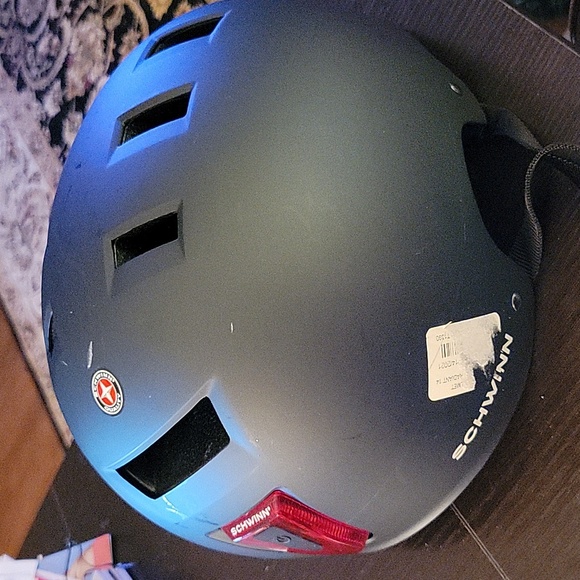 Schwinn Other - Schwinn Radiant Black bike helmet adult  6 removable LED lights on rear 11 vents